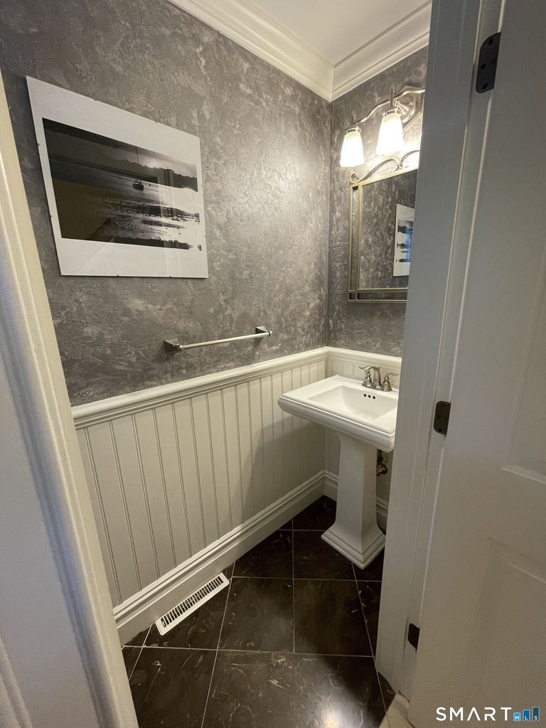 15 Ferris Avenue - Photo 5