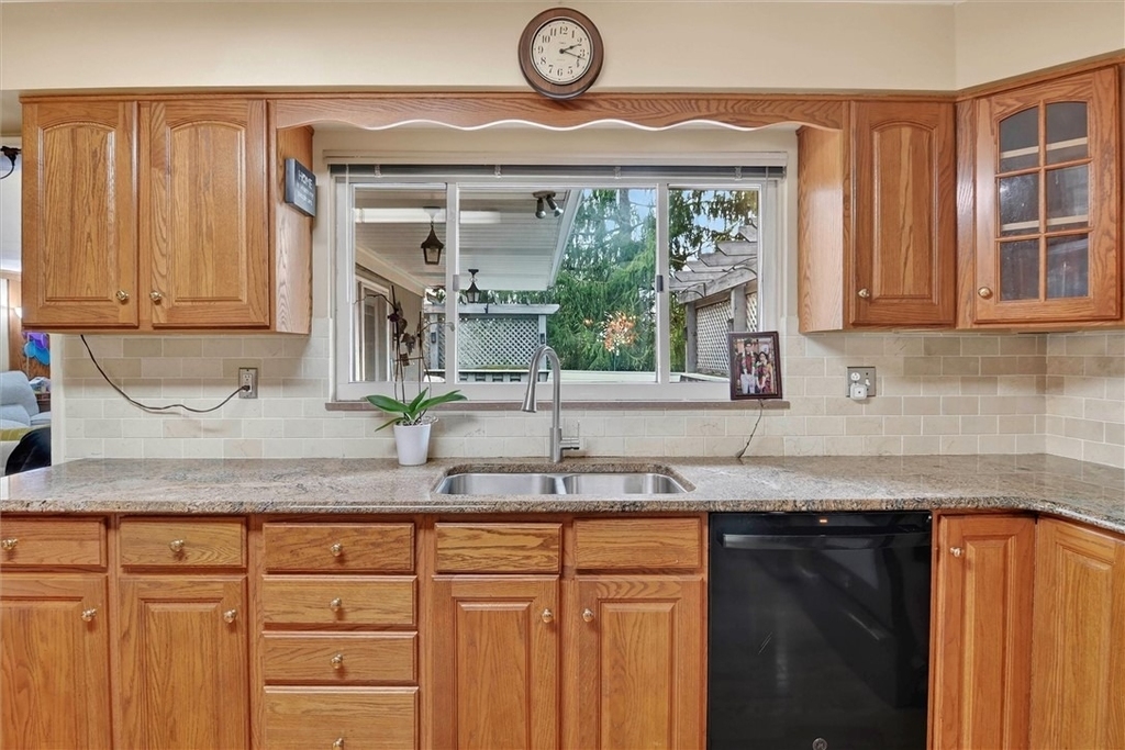 462 Greenhurst Dr - Photo 13