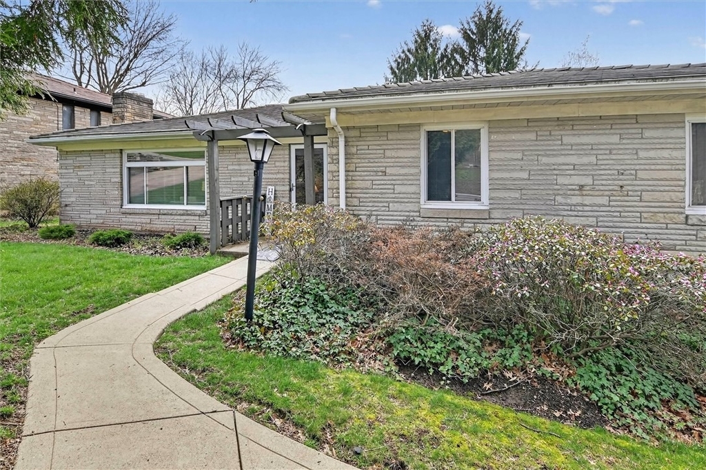 462 Greenhurst Dr - Photo 1