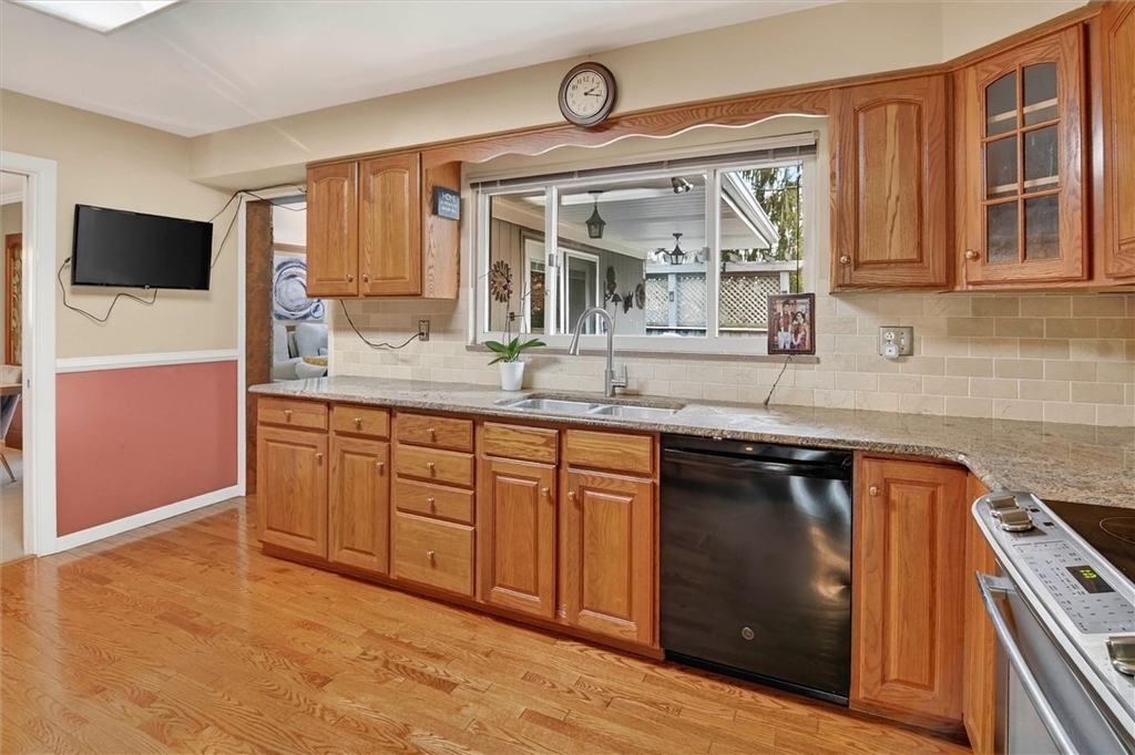 462 Greenhurst Dr - Photo 12