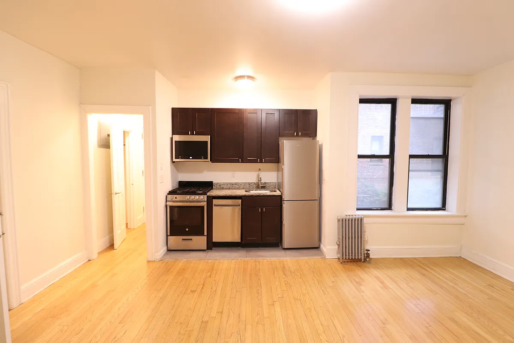 37-33 College Point Boulevard - Photo 3