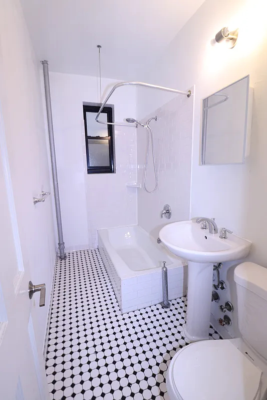 37-33 College Point Boulevard - Photo 4