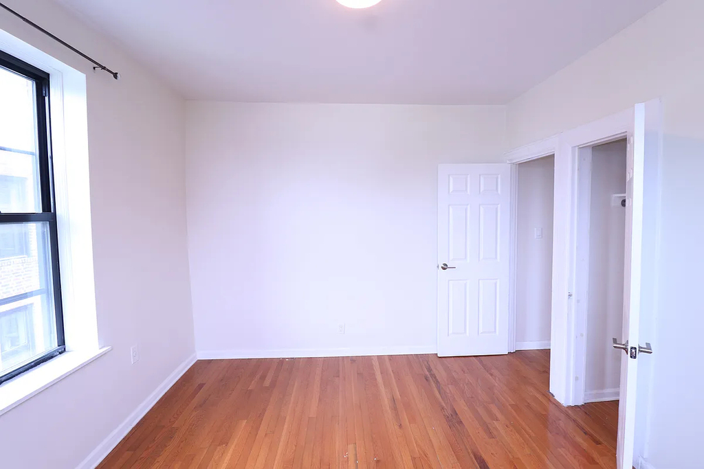 37-33 College Point Boulevard - Photo 4