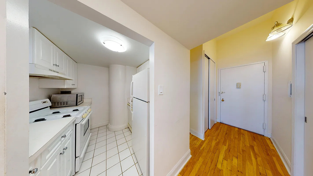 1 Astor Place - Photo 2