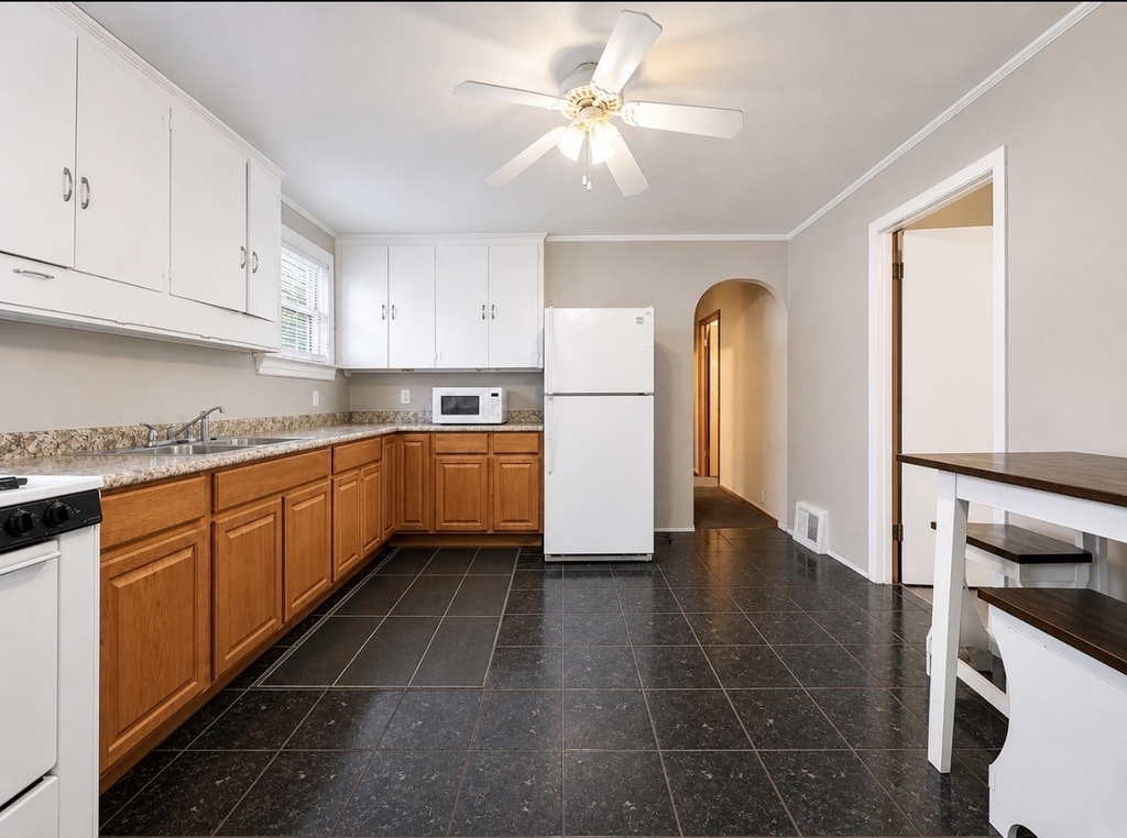 16 Highland Ave - Photo 2