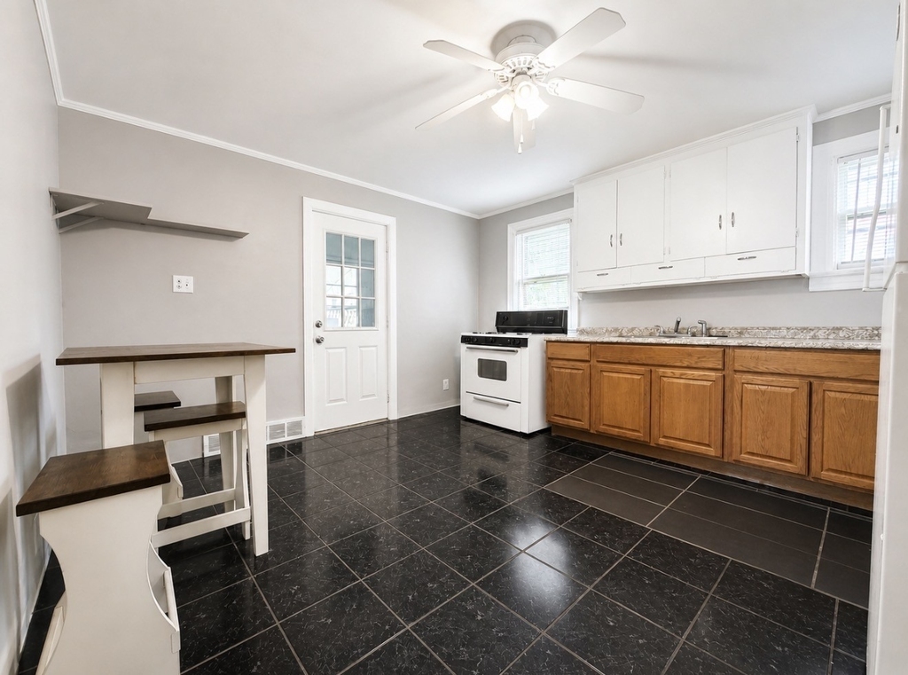16 Highland Ave - Photo 3