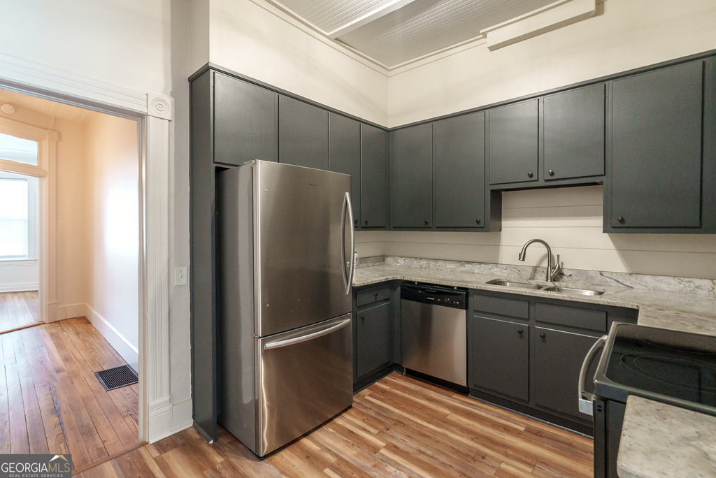 243 Boulevard - Photo 14