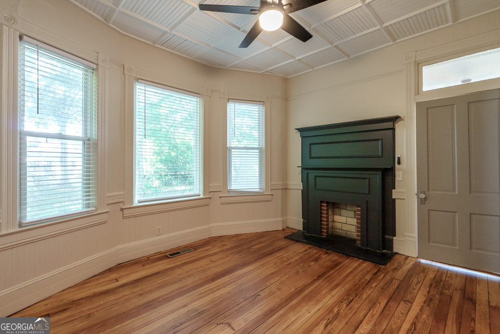 243 Boulevard - Photo 9