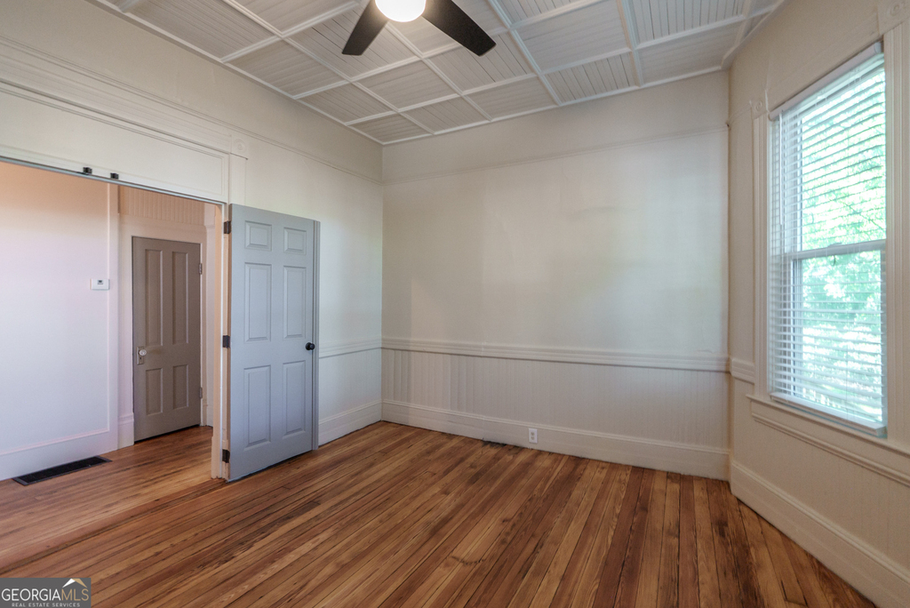 243 Boulevard - Photo 11