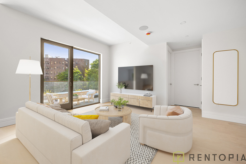 960 Franklin Avenue - Photo 3
