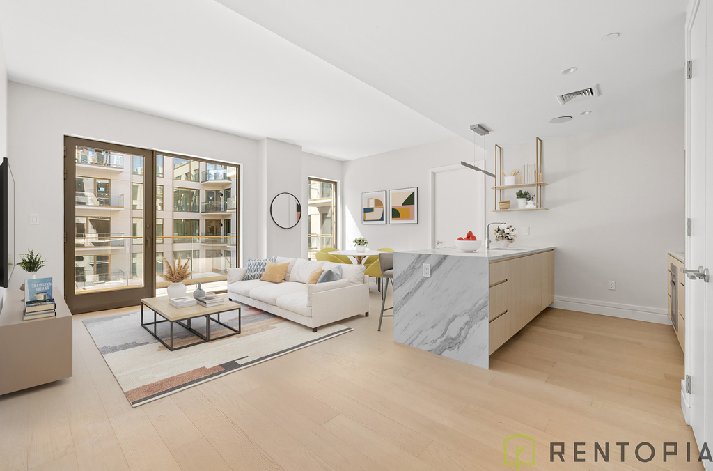 960 Franklin Avenue - Photo 0