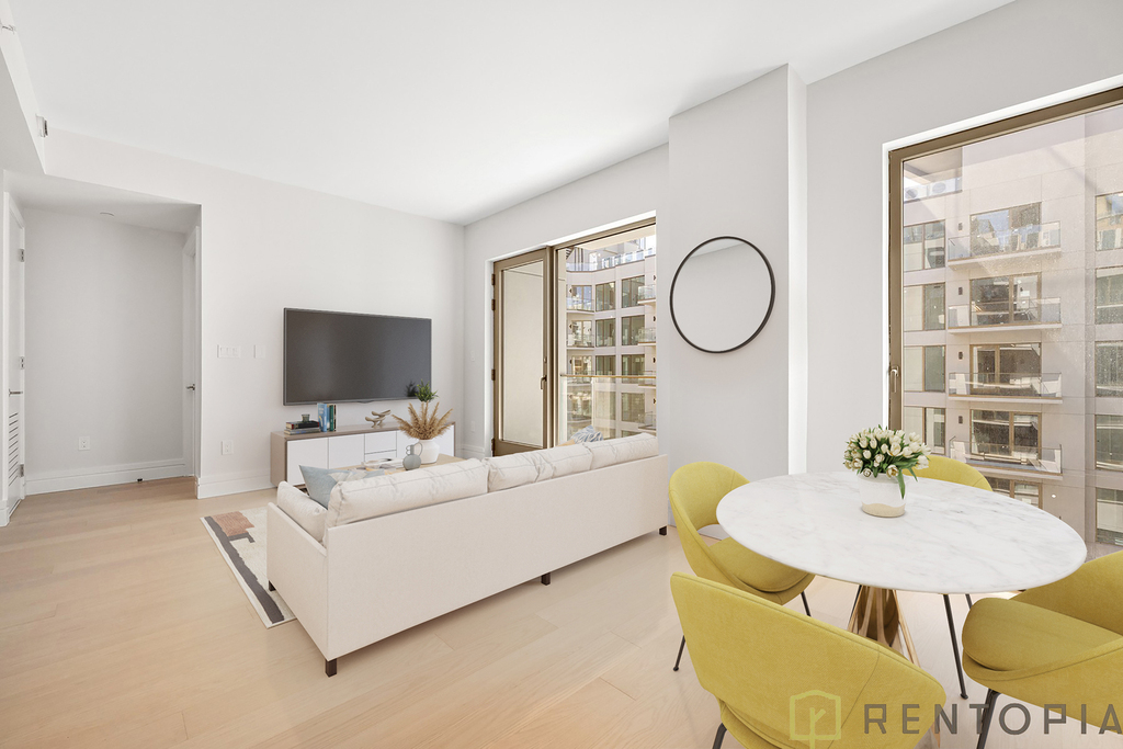 960 Franklin Avenue - Photo 4