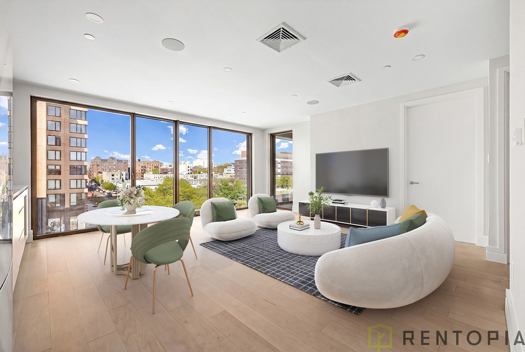 960 Franklin Avenue - Photo 1