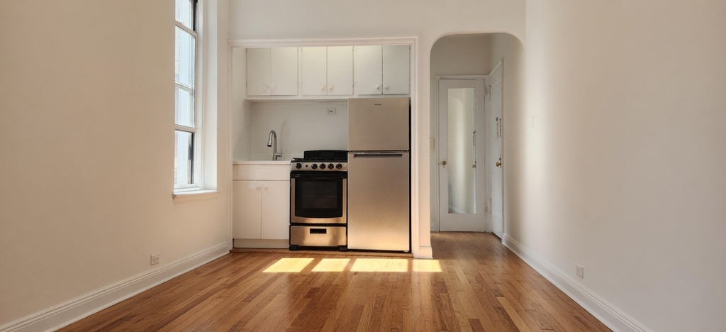 West 83rd Street/west end ave - Photo 5