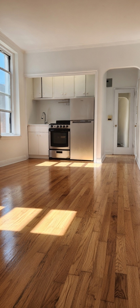 West 83rd Street/west end ave - Photo 2