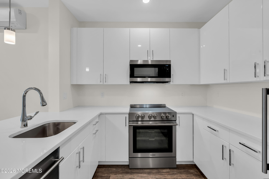 521 Lake Avenue - Photo 1