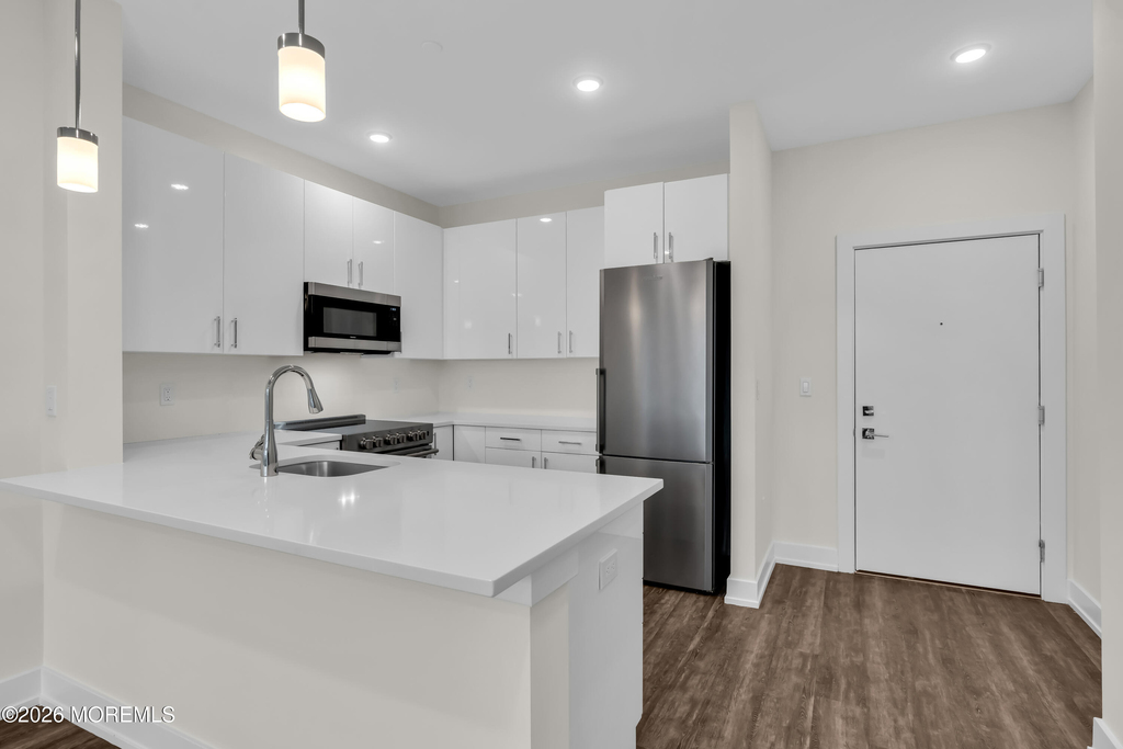 521 Lake Avenue - Photo 3