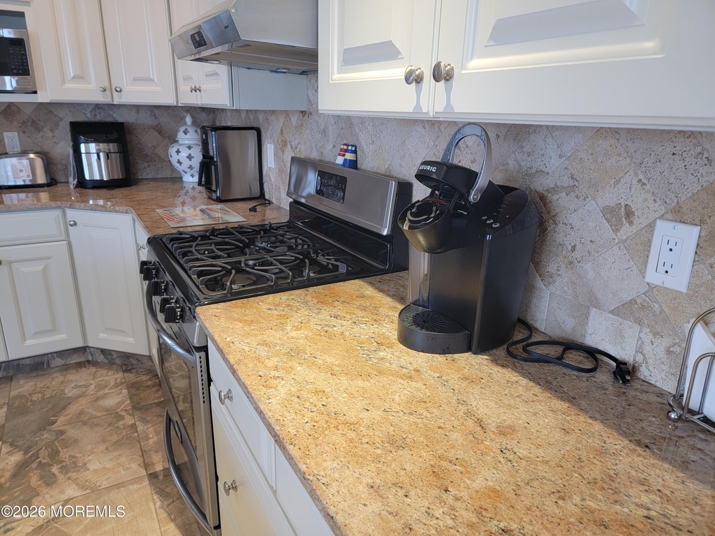 10 3rd Avenue - Photo 5