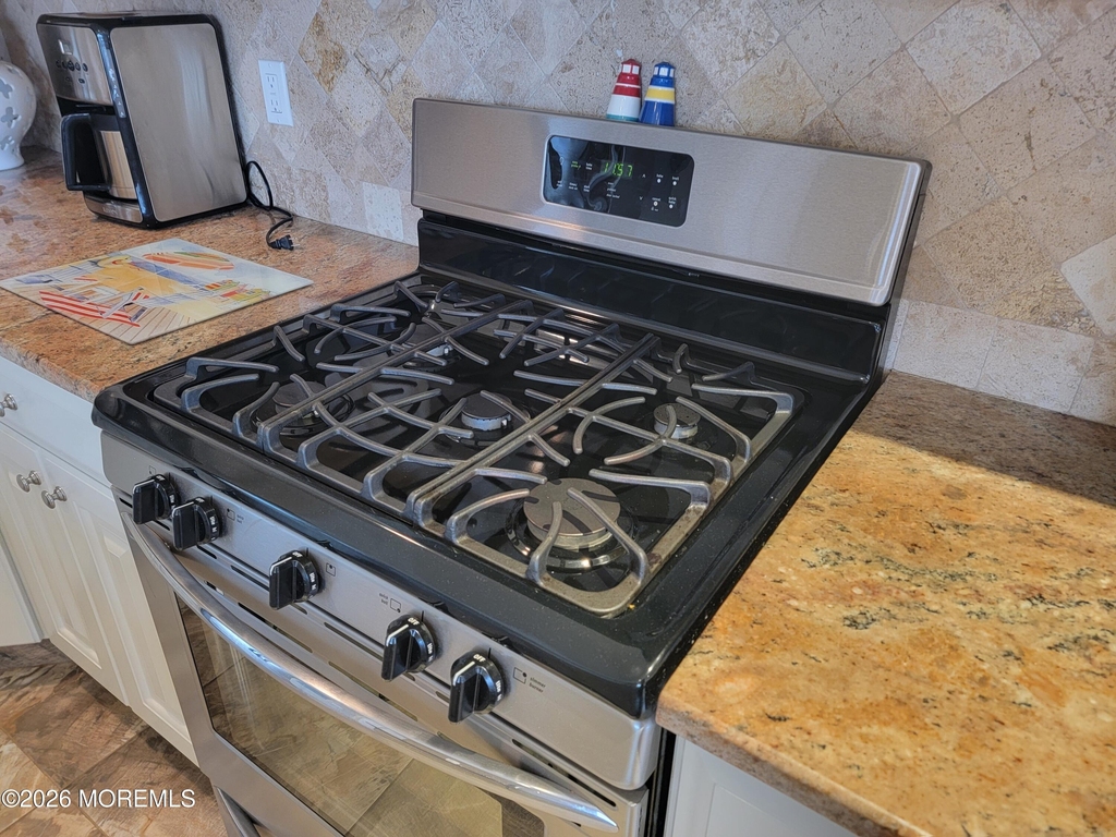 10 3rd Avenue - Photo 4