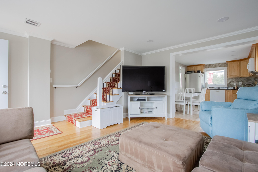 32 Howland Avenue - Photo 2