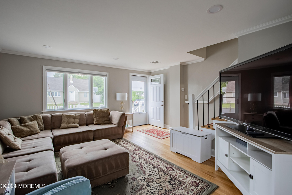 32 Howland Avenue - Photo 1
