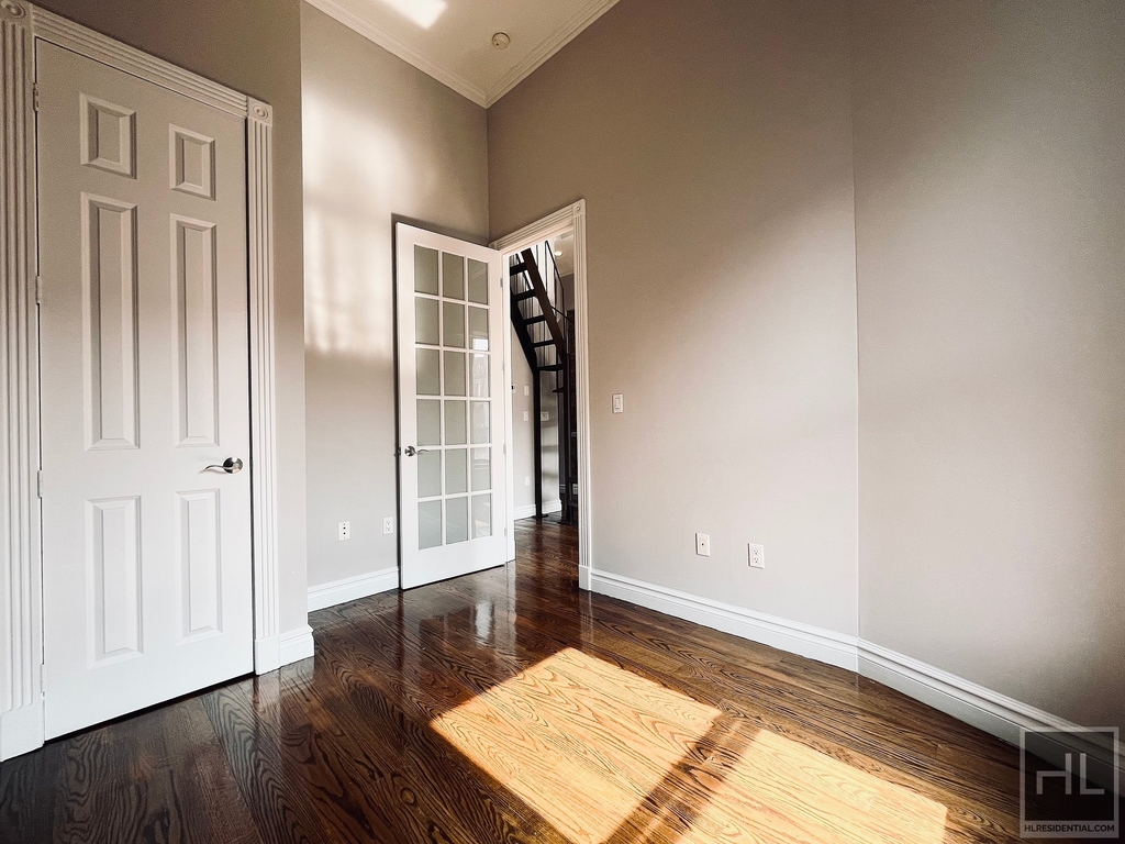 E 13th St. - Photo 5