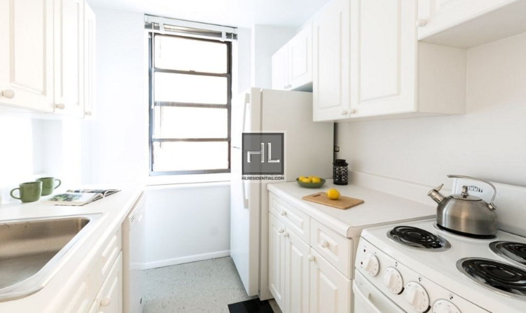 West 34th Street - Photo 3