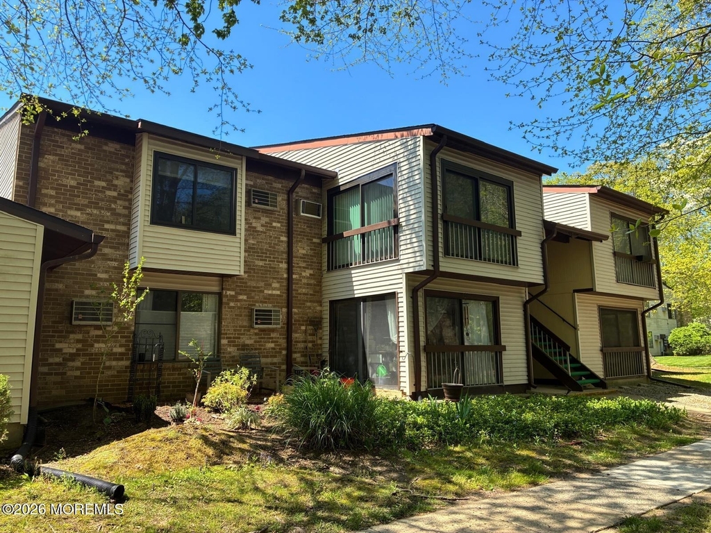 131 Amberly Drive - Photo 0