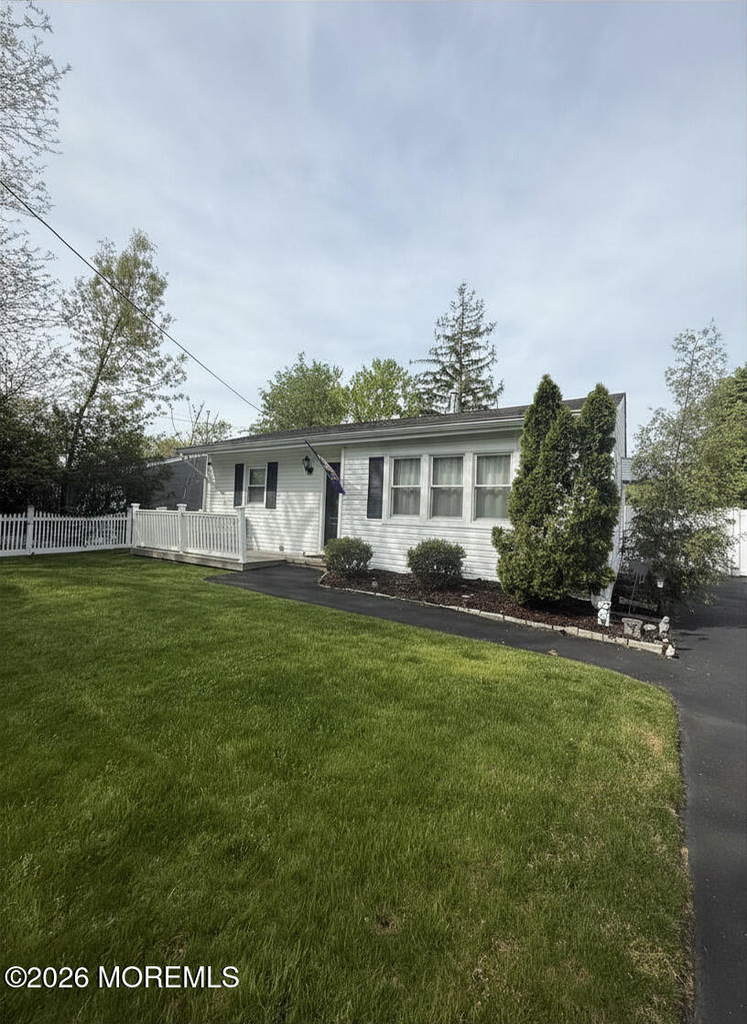 878 Salem Drive - Photo 2