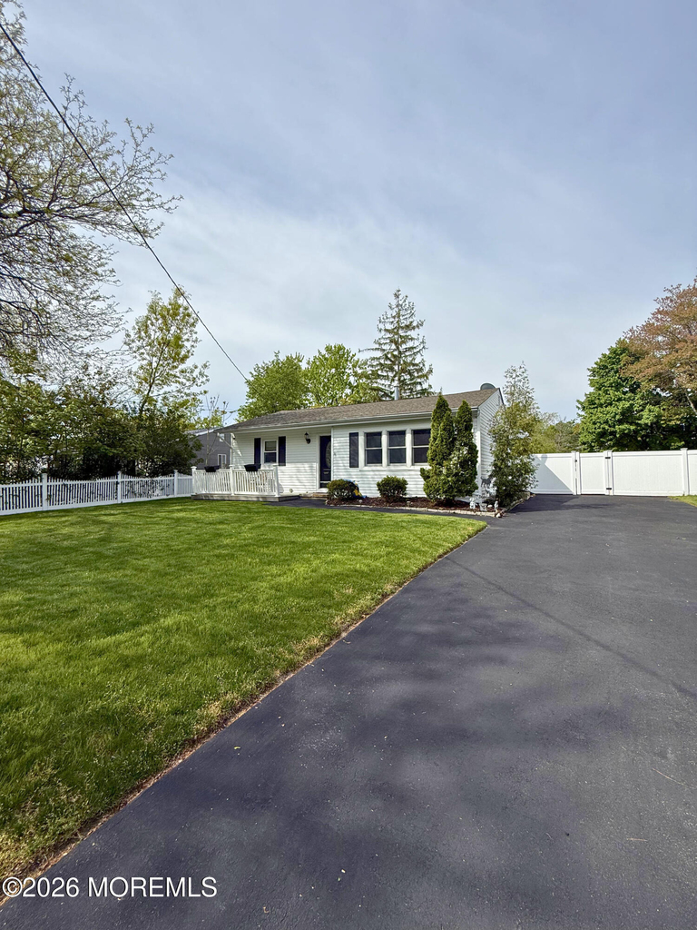 878 Salem Drive - Photo 3