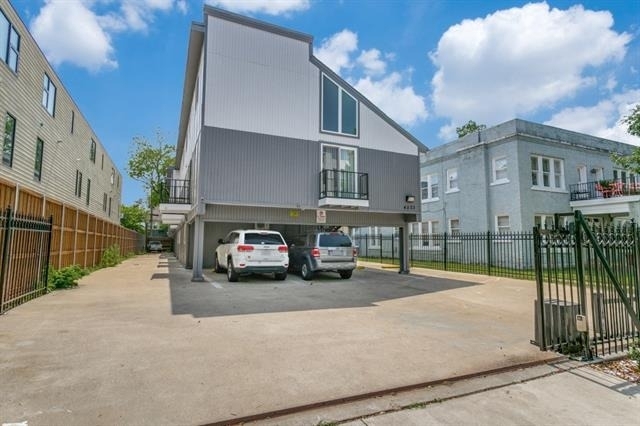 4023 N Hall Street - Photo 1