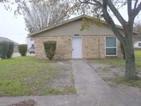 1504 Cardinal Drive - Photo 0