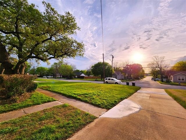 2202 Bolivar Street - Photo 2