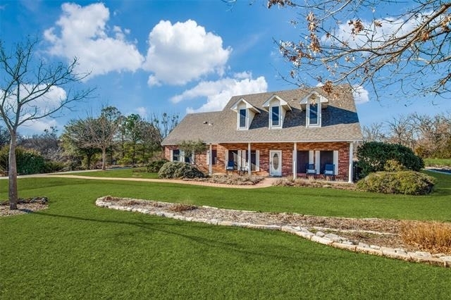 4920 Glen Oaks Circle - Photo 0