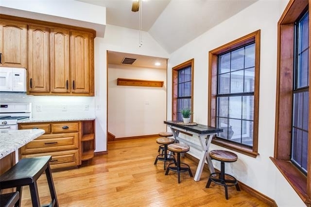 4920 Glen Oaks Circle - Photo 4
