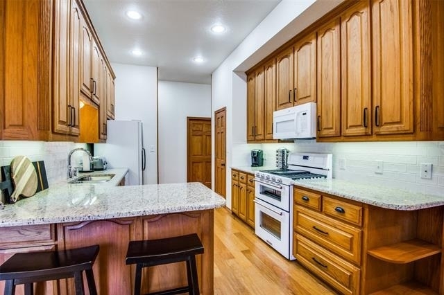 4920 Glen Oaks Circle - Photo 3