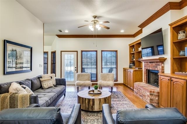4920 Glen Oaks Circle - Photo 1