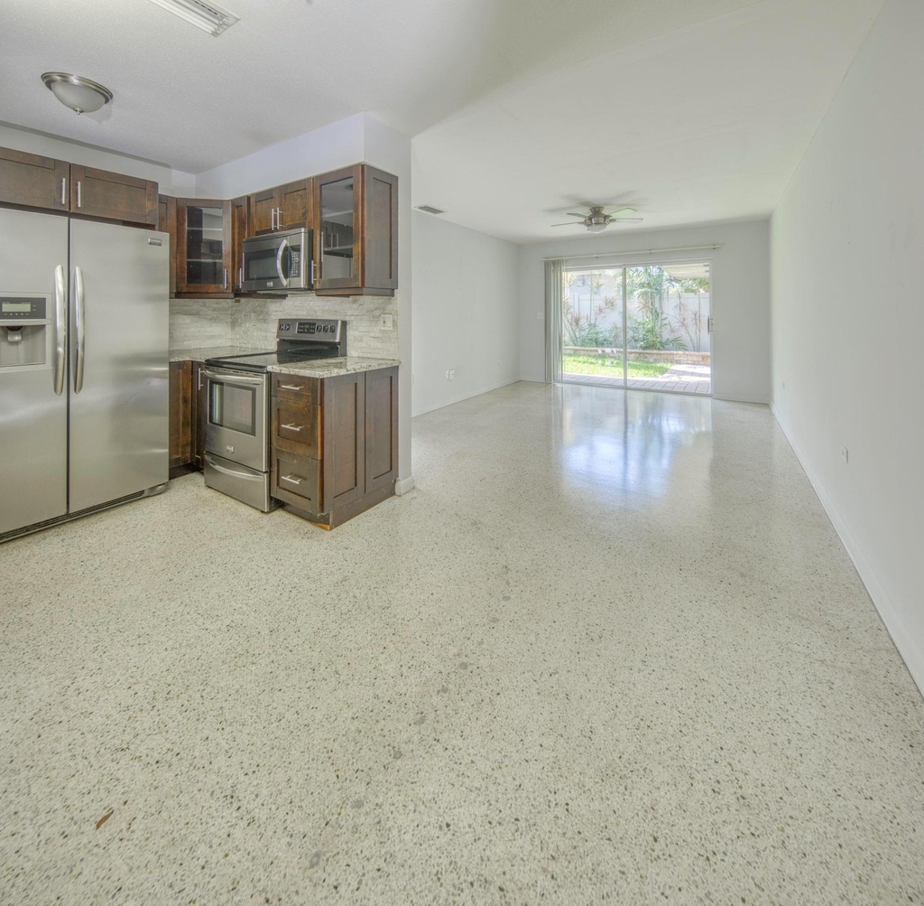 305 S Federal Highway - Photo 0