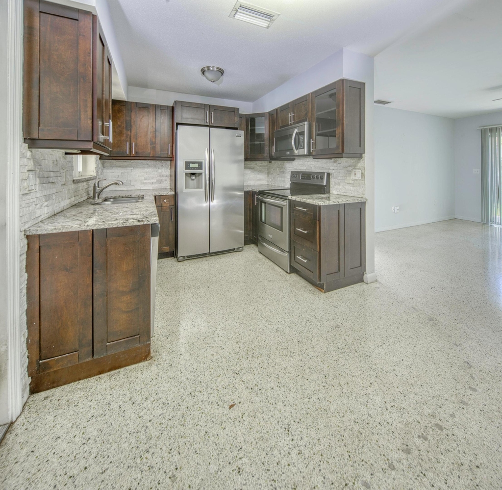 305 S Federal Highway - Photo 1