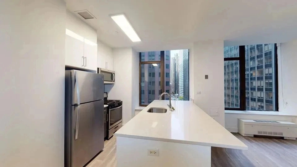 Hanover Square - Photo 1