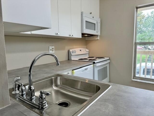 6020 Nw 64th Avenue - Photo 1