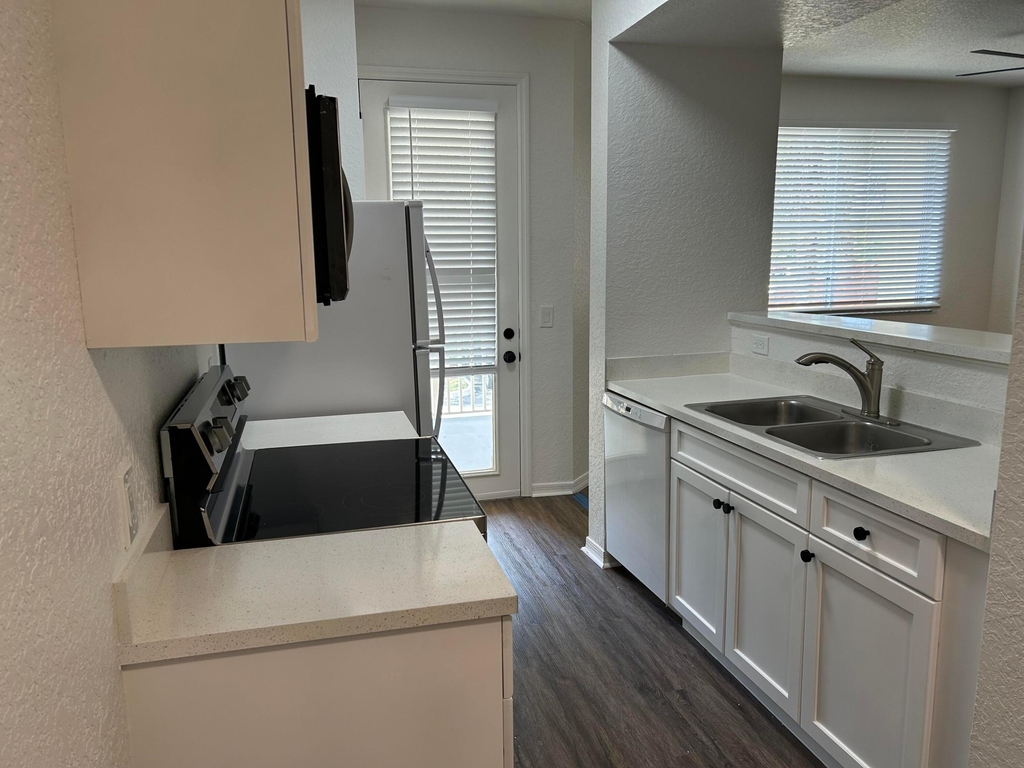 11035 Legacy Boulevard - Photo 3