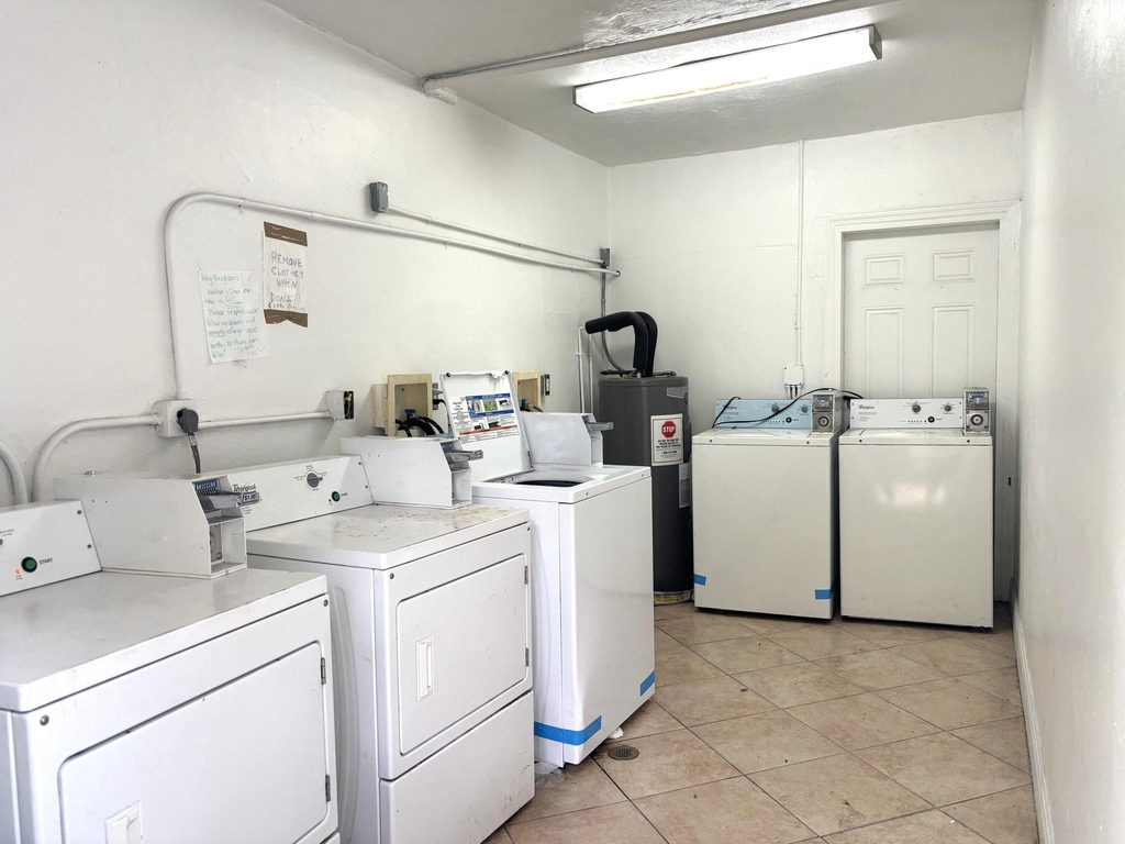 1916 Sw 11th Street - Photo 2