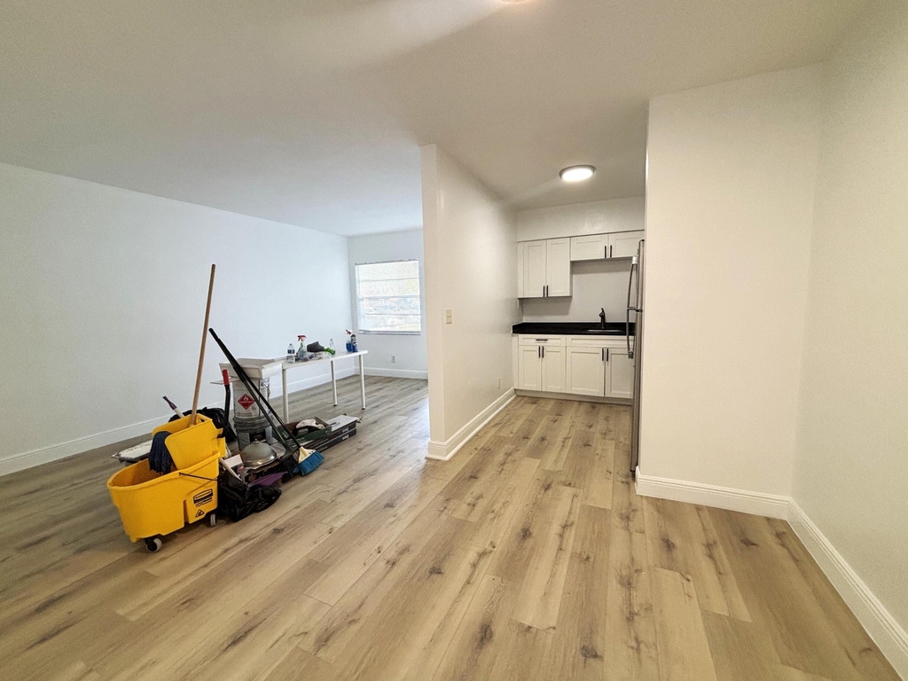 1916 Sw 11th Street - Photo 1