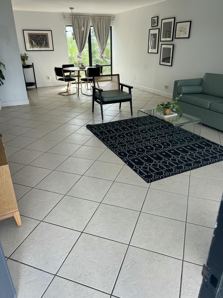 2100 Ne 33rd Avenue - Photo 0