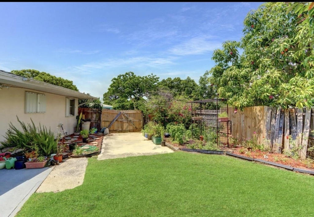 216 Ne Mainsail Street - Photo 4