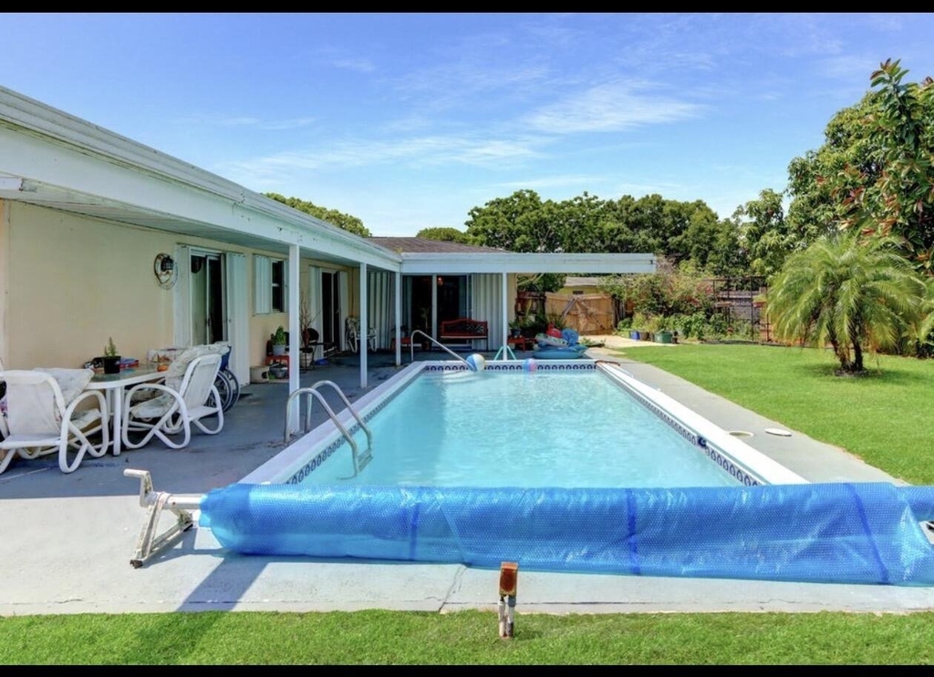 216 Ne Mainsail Street - Photo 2