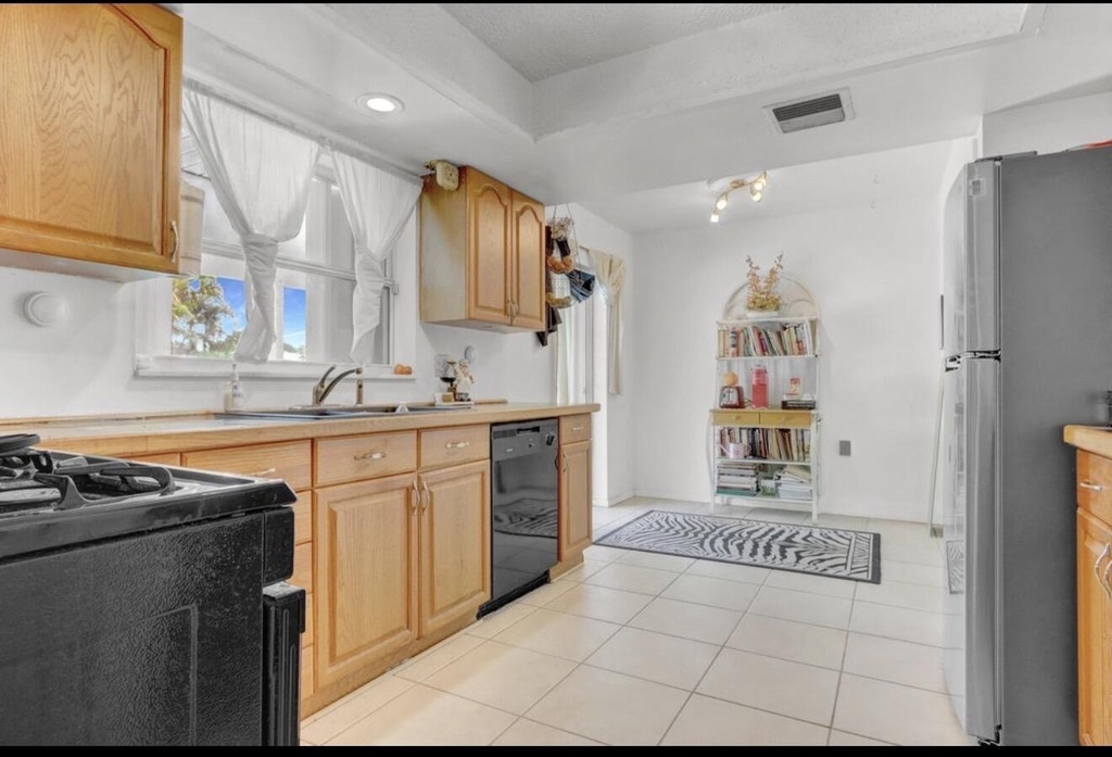 216 Ne Mainsail Street - Photo 6