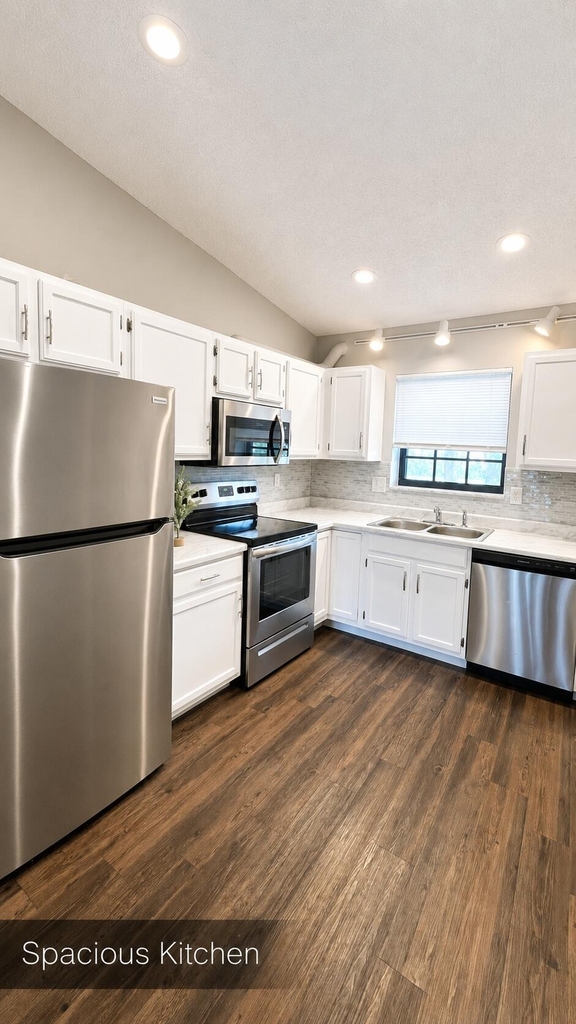 2650 Greenwood Terrace - Photo 7