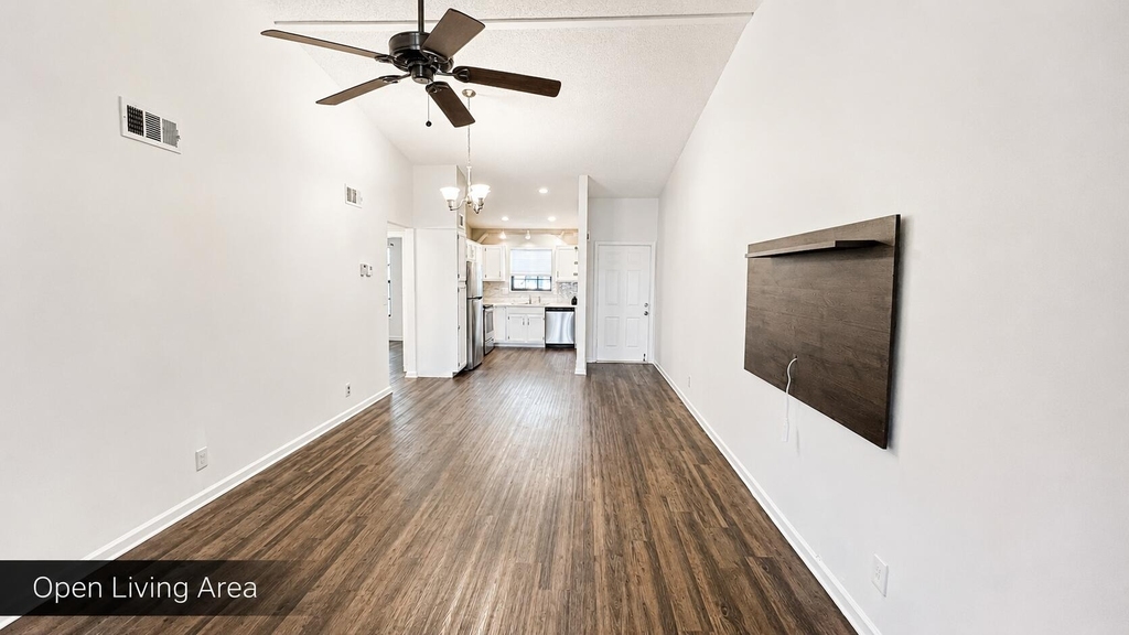 2650 Greenwood Terrace - Photo 2